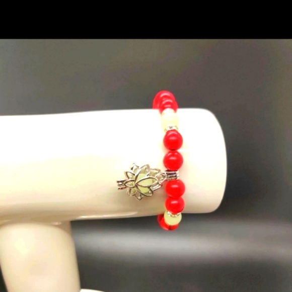 Women's Red Howlite Glowing Bracelet - Picture 2 of 4